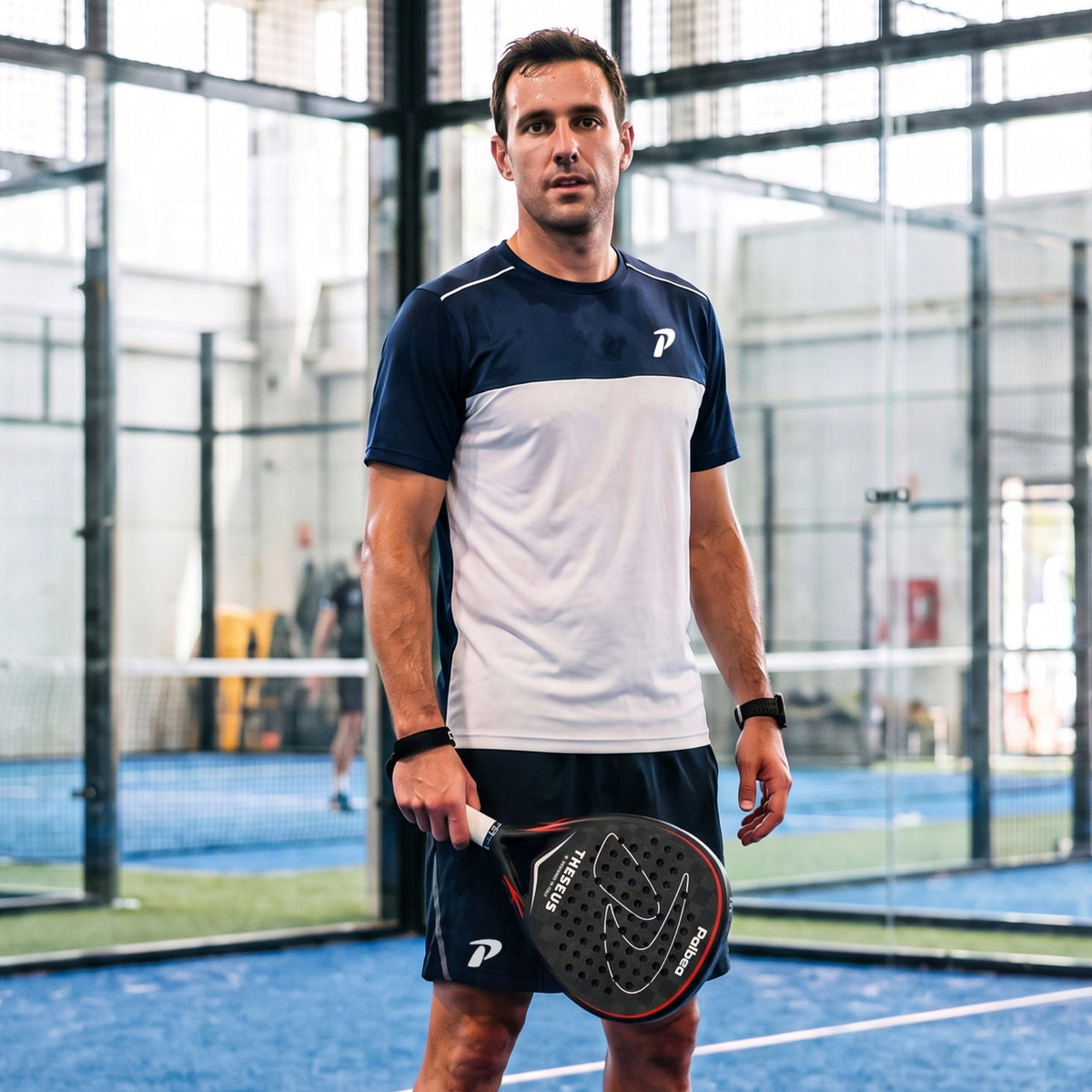 THESEUS racchetta da padel Palbea, giocatore in campo
