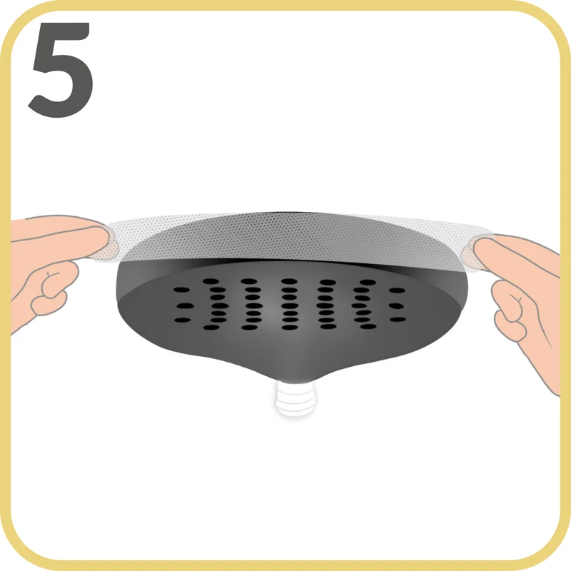 Step 5 — Check that the width of the protector (3.5 cm) lines up with the width of the racket (about 3.8 cm), so it fully covers the racket head, then start applying the protector by setting it down on the centre of the racket, keeping it taut at all times.